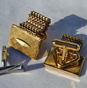 VNTAGE GOLD CUFFLINKS FROM THE MICH... COLLECTION
